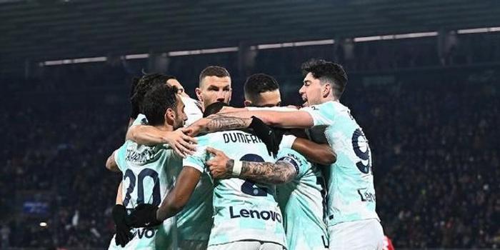  克雷莫内塞保级关键战，全队众志成城取三分