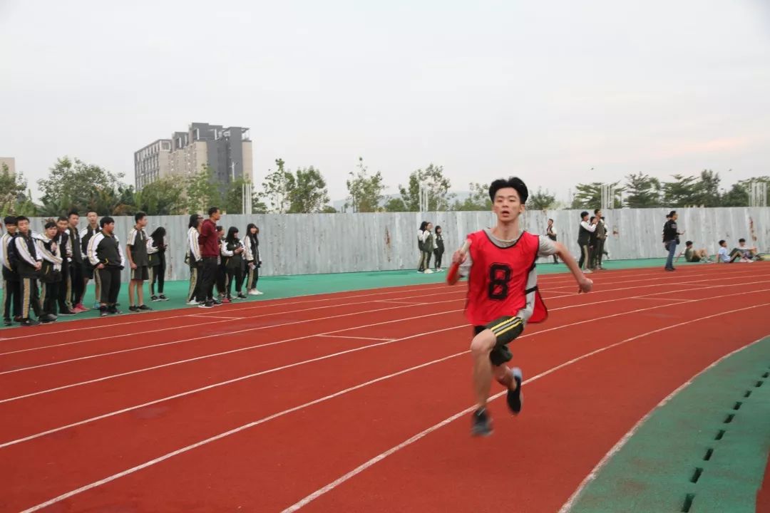  诺丁汉森林顽强拼搏，补时扳平保留希望